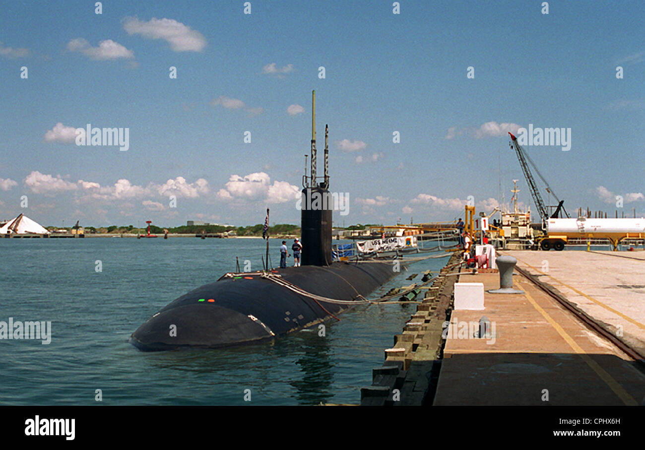 The Los Angeles-class nuclear powered fast attack submarine USS Miami (SSN 755) docked July 24, 1993 in Port Everglades, Florida Stock Photo