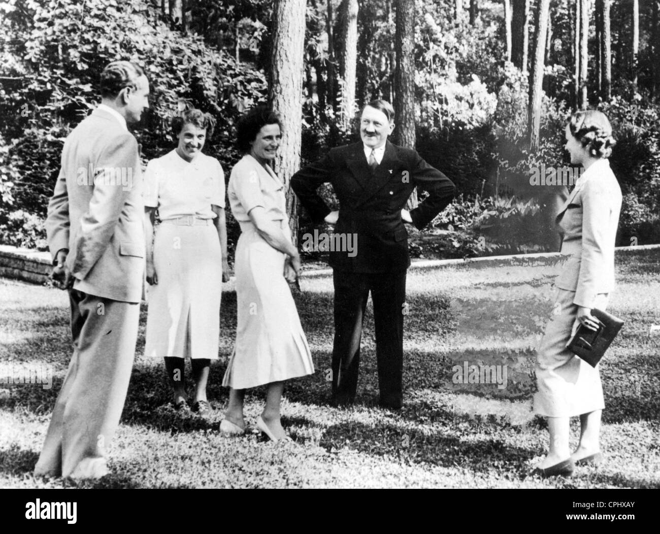 Heinz Riefenstahl, Frau Dr. Ebersberg, Leni Riefenstahl, Adolf Hitler and Ilse Riefenstahl in the park of the Reich Chancelle Stock Photo