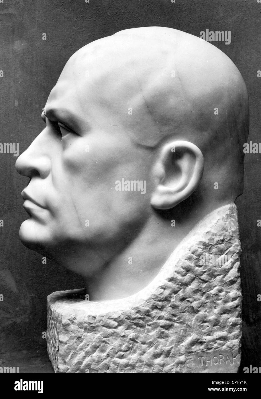 Marble bust of Benito Mussolini Stock Photo - Alamy