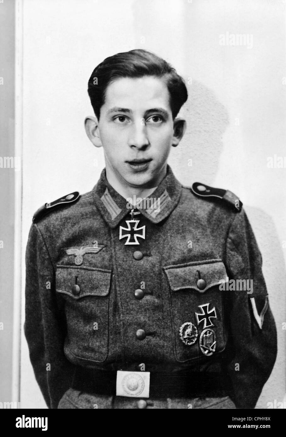 A Wehrmacht soldier receives the Knight's Cross of the Iron Cross, 1942 Stock Photo