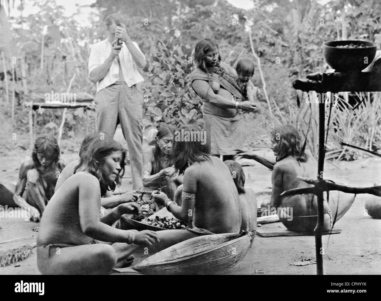 Gerd Kahle films Amazon Indian women Stock Photo