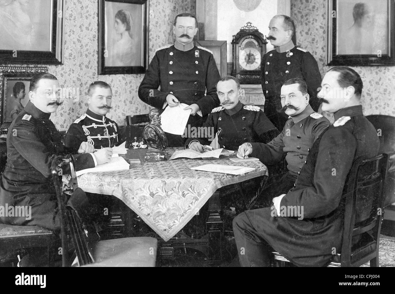 Hereditary Prince Bernhard III. of Saxe-Meiningen with his headquarters personnel, 1902 Stock Photo