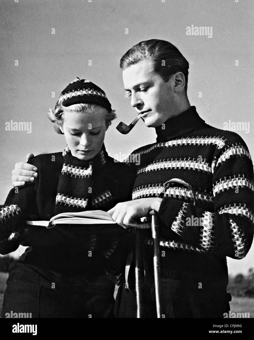 Curd Juergens models ski fashions, 1934 Stock Photo