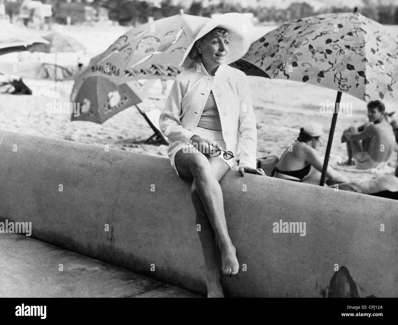 Vicki Baum in Hawaii, 1935 Stock Photo