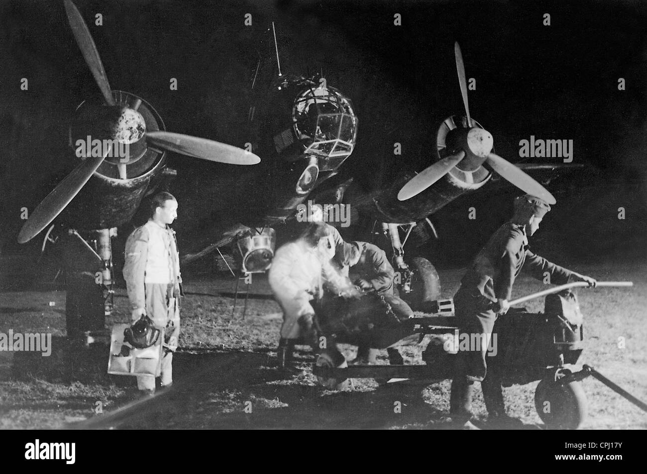Start-up preparations at a German bomber, 1940 Stock Photo