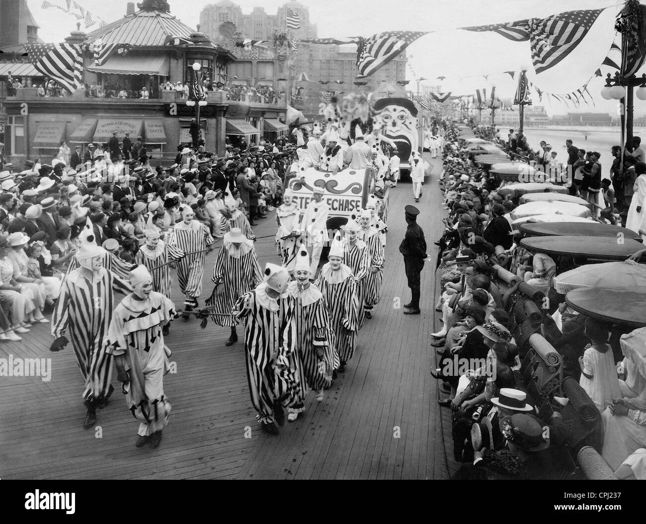 Parade on the beach promenade of Atlantic City, 1922 Stock Photo
