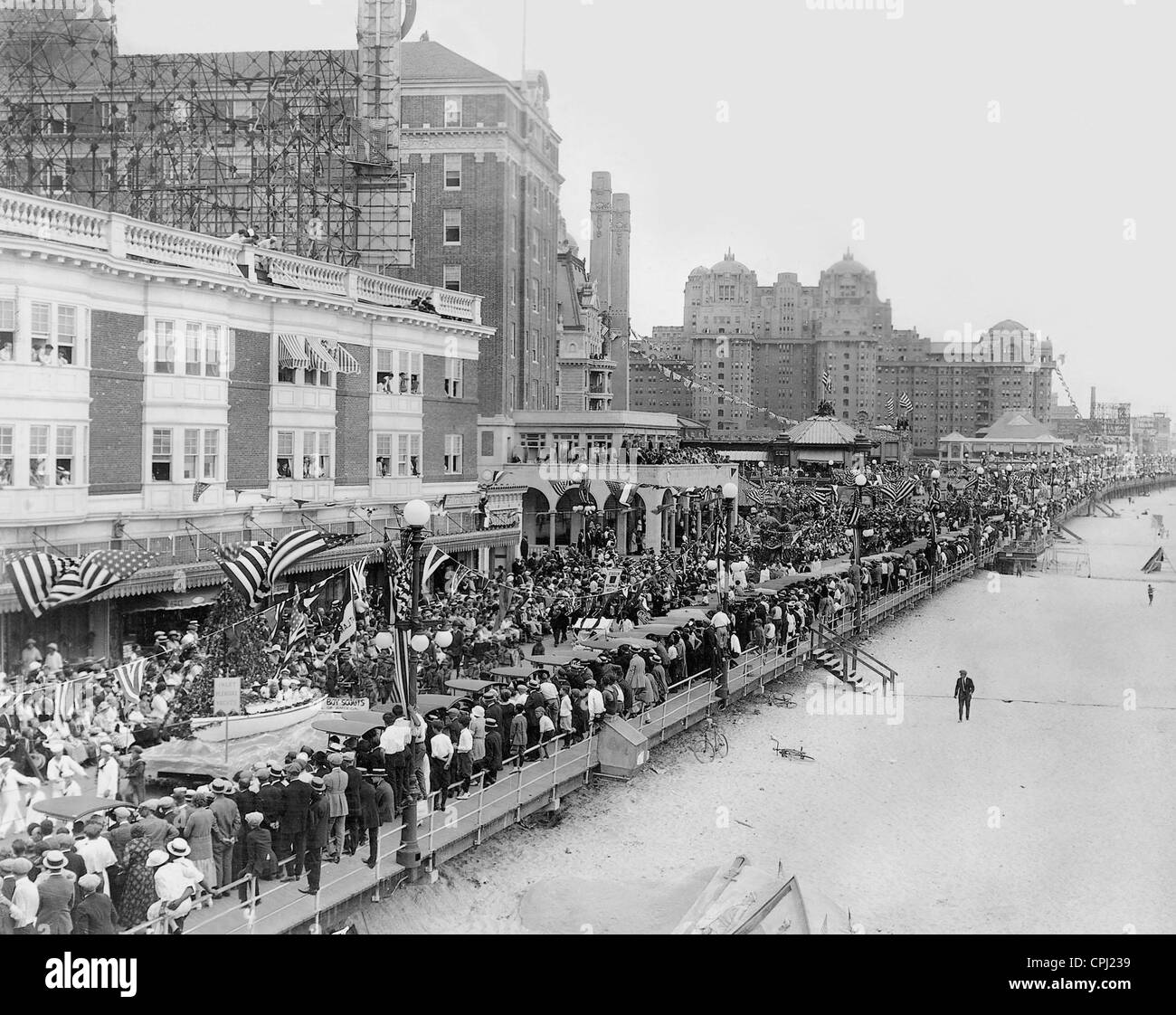 Parade at the beach promenade of Atlantic City, 1922 Stock Photo