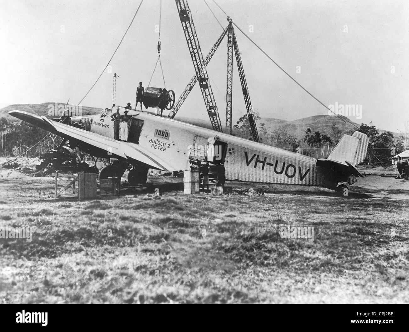 The loading of a Junkers G 31 with machine parts, 1937 Stock Photo