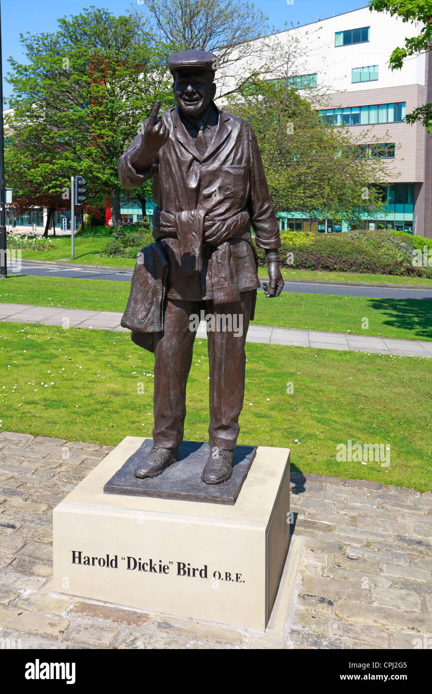 Statue of Harold Dickie Bird OBE, retired cricket umpire, Barnsley, South Yorkshire, England, UK. (Now placed on a higher plinth to avoid vandalism) Stock Photo