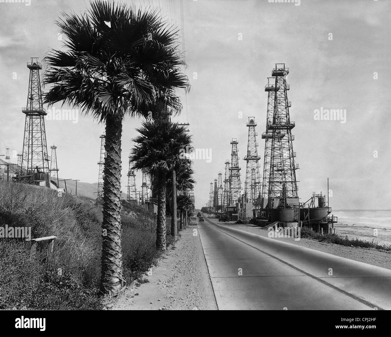 Santa barbara oil rigs hi-res stock photography and images - Alamy