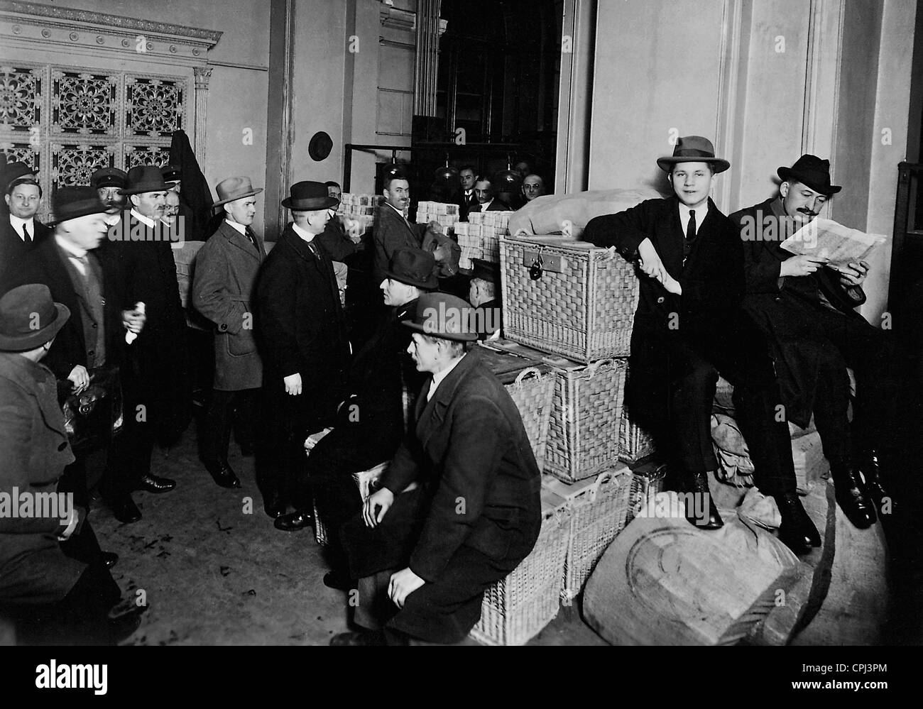 Laundry baskets with money in the Reichsbank, 1923 Stock Photo