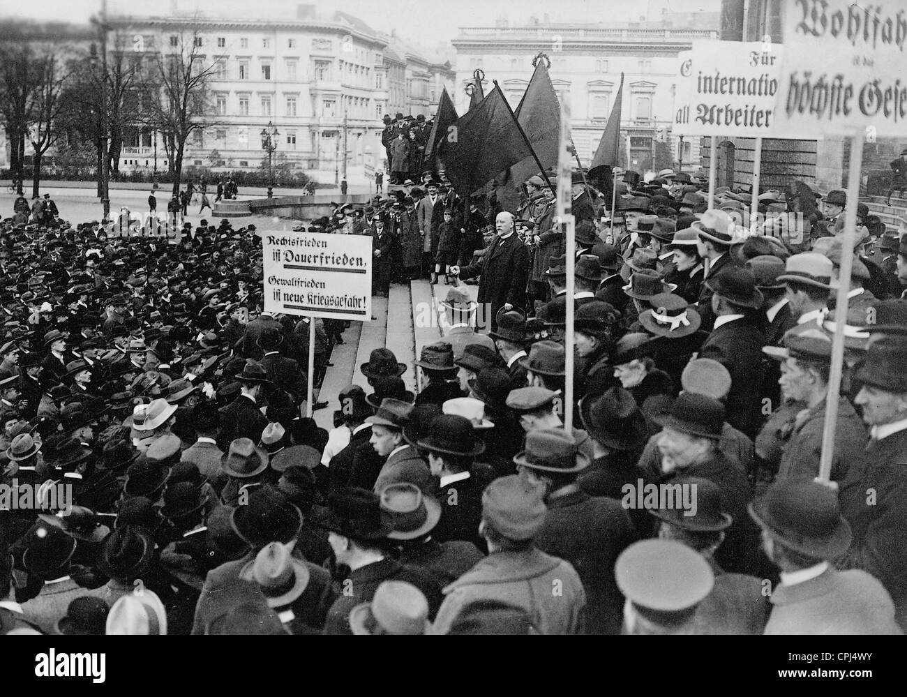 Speech of Philipp Scheidemann in front of the Reichstag, 1919 Stock Photo