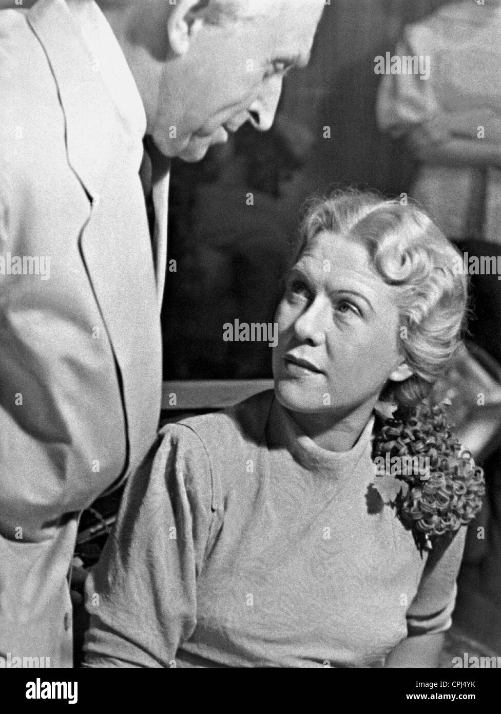 Robert Taube and Fita Benkhoff in 'Flucht vor dem Reichtum', 1937 Stock Photo