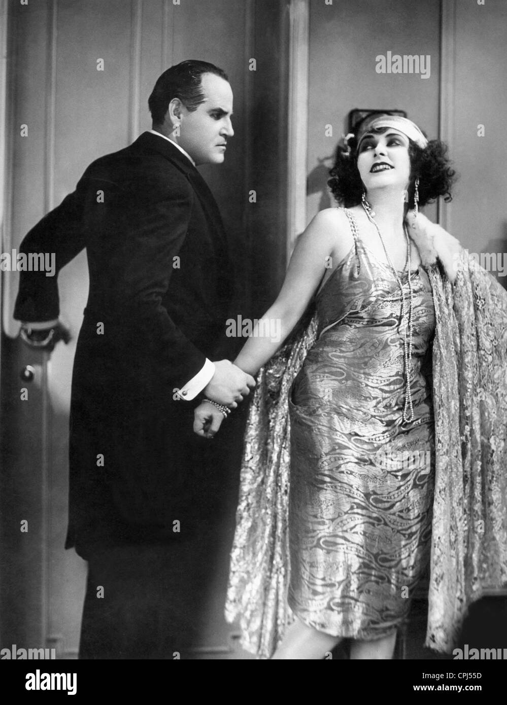 Hans Adalbert Schlettow und Ruth Weyher in 'Die Flammen luegen' (informal title: The Flames Lie), 1926 Stock Photo