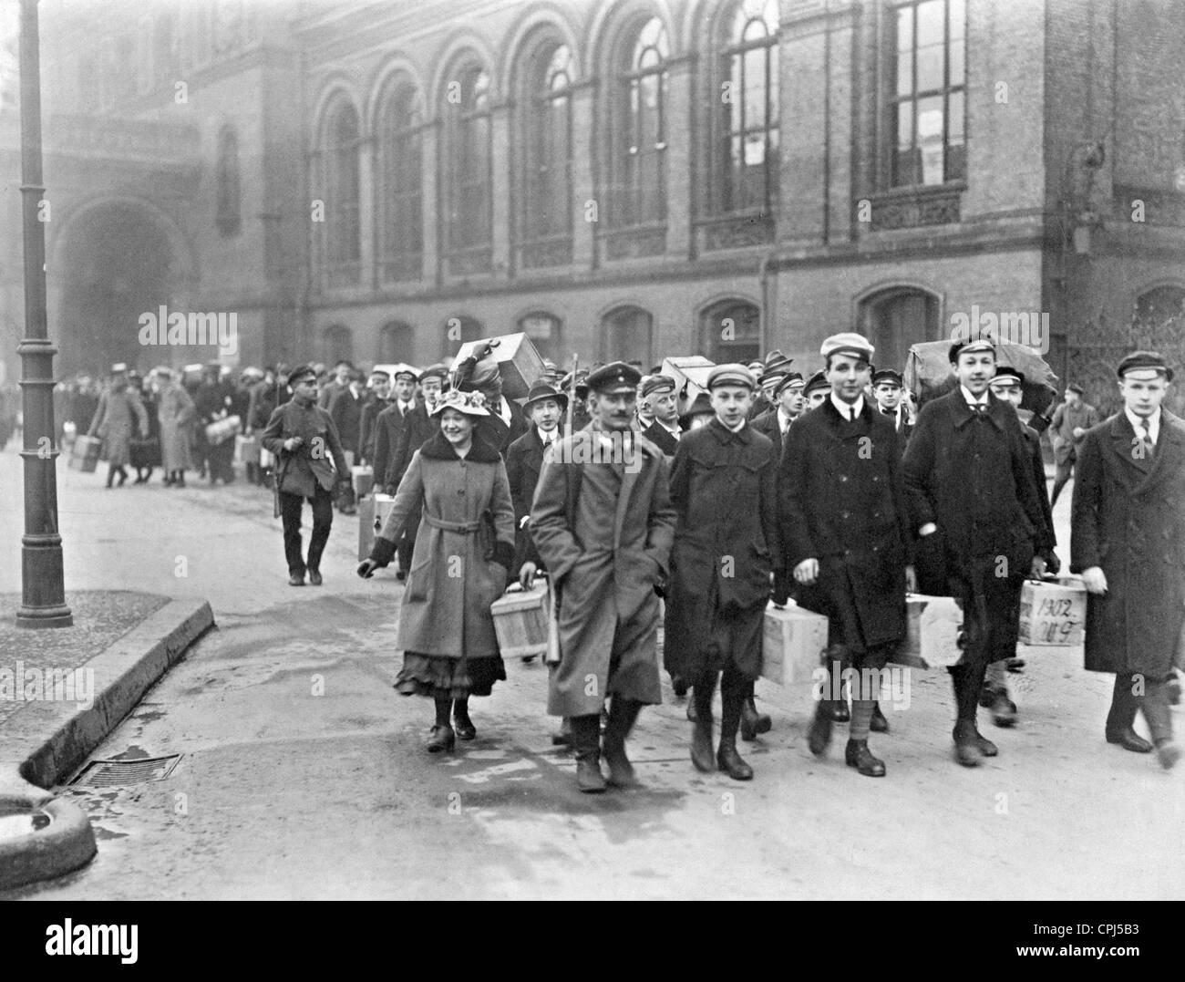 Breslau school children volunteer for border protection, 1919 Stock Photo