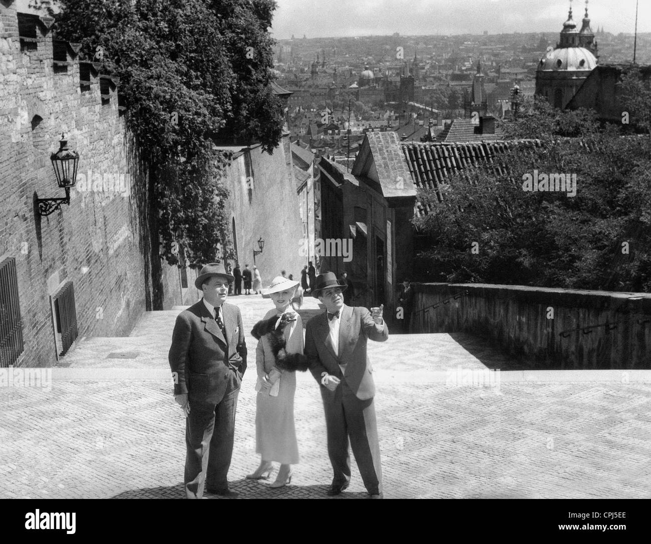 A film scene with Walter Steinbeck, Maria Meissner and Hermann Speelmans in Prague, 1934 Stock Photo