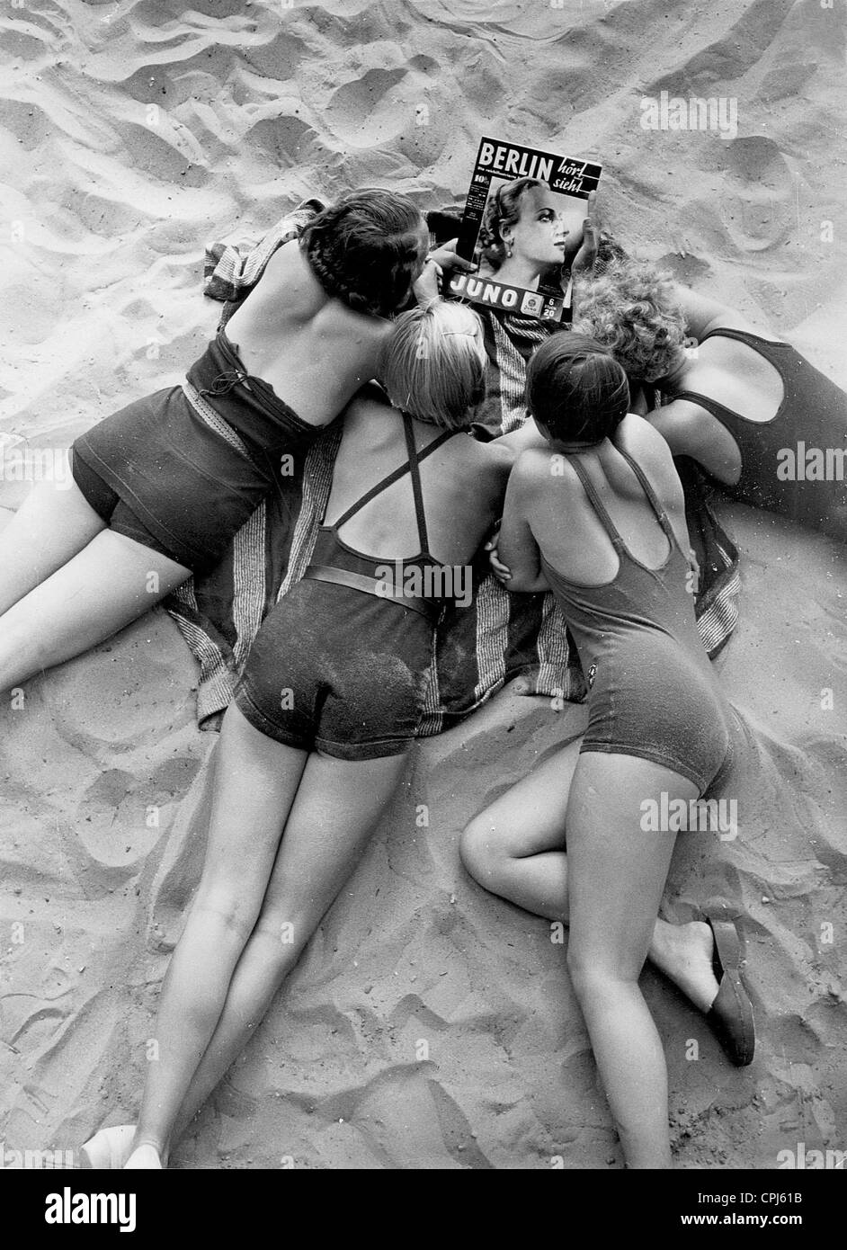 Bathers on the Wannsee beach, 1935 Stock Photo
