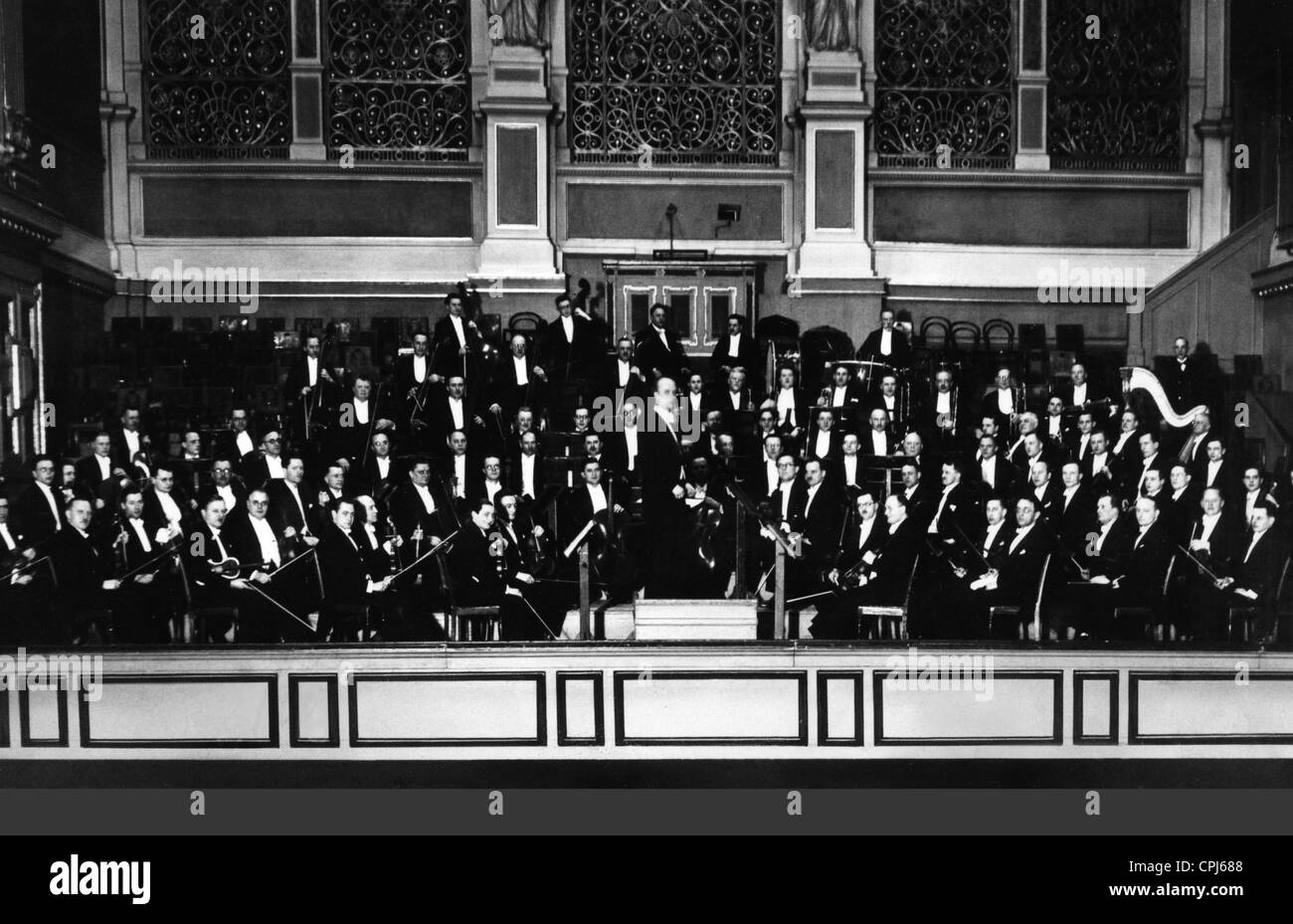 berlin-philharmonic-orchestra-concert-black-and-white-stock-photos