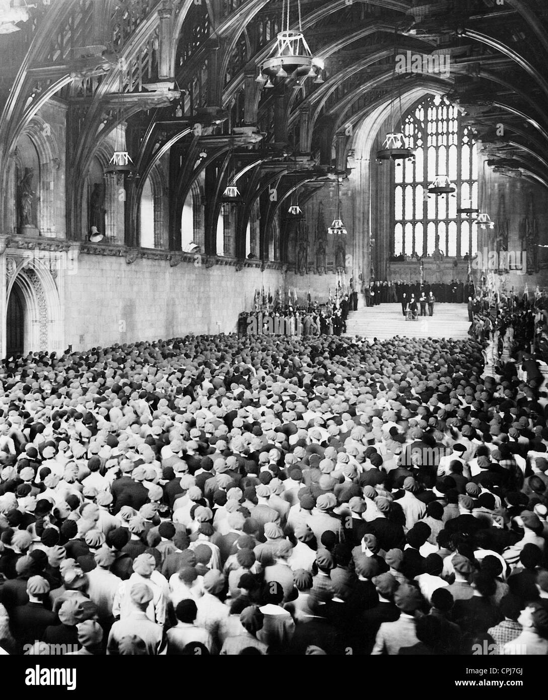 8000 Canadian veterans during a ceremony in Westminster Hall, 1936