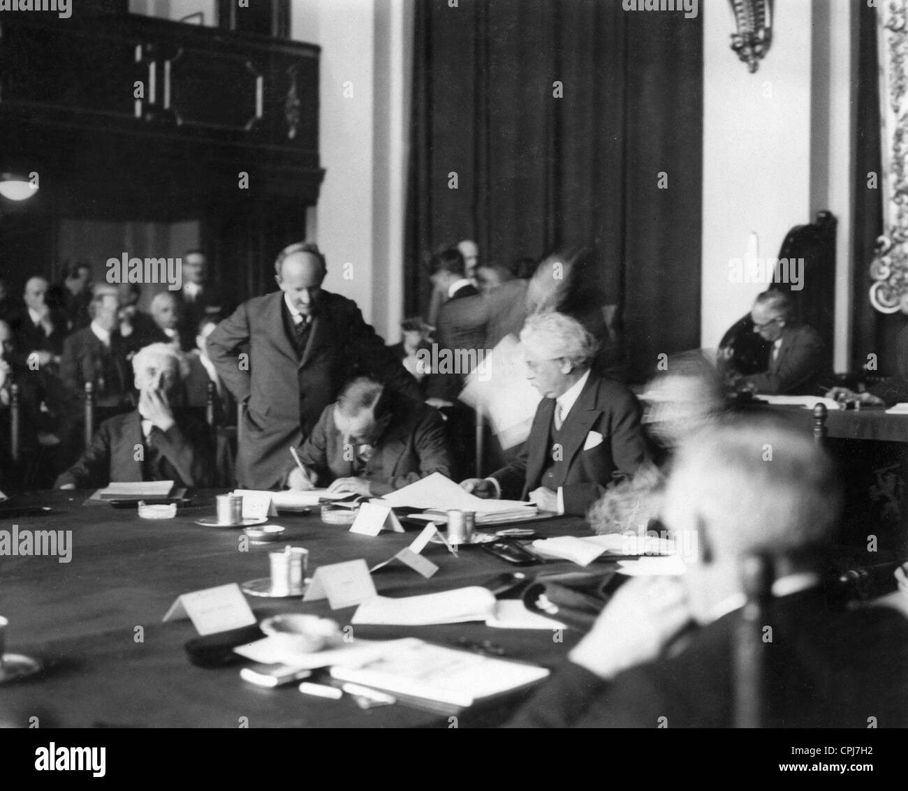 The First Hague Conference, 1929 - Signing of the Treaty Stock Photo