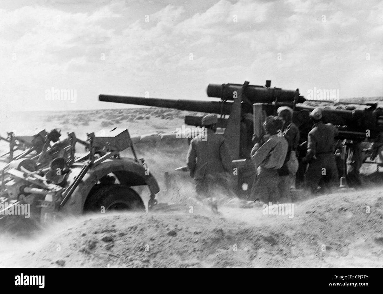 German 8.8 cm Flak 36 in Africa, 1942 Stock Photo