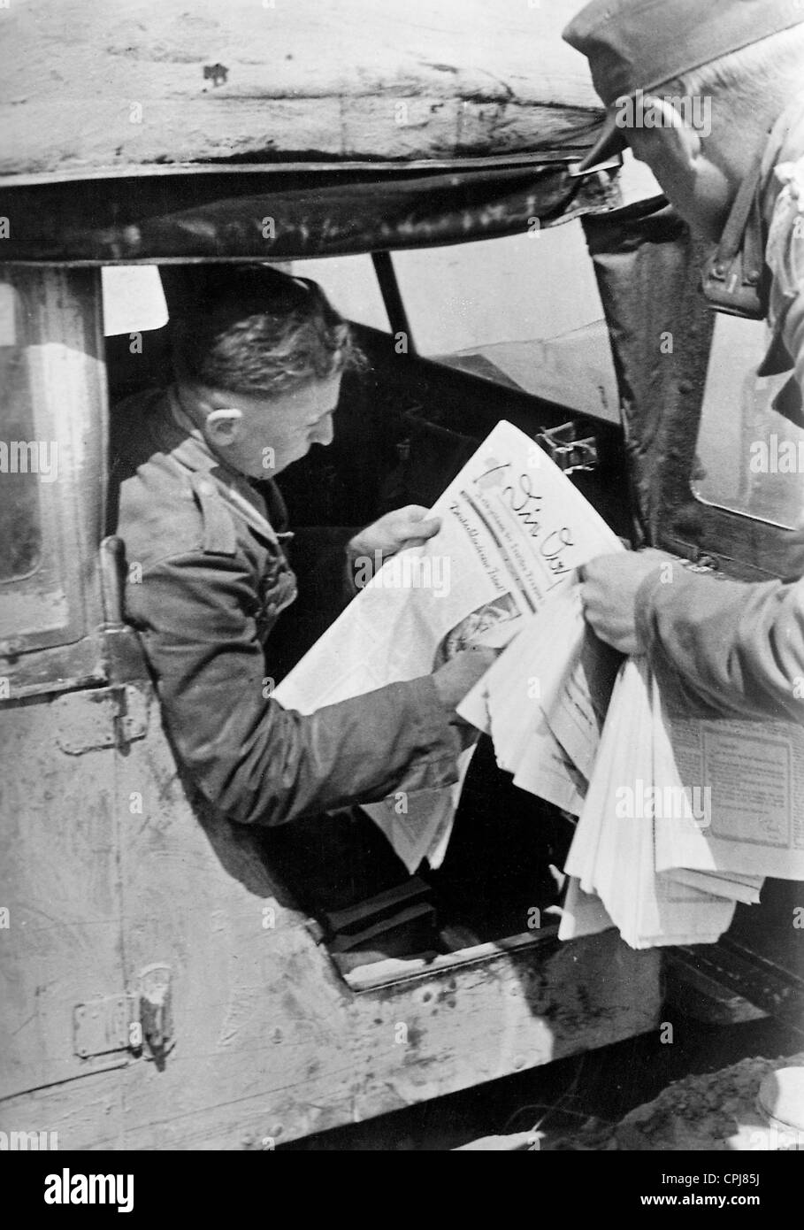 A soldier reads the front newspaper 'Die Oase', 1941 Stock Photo