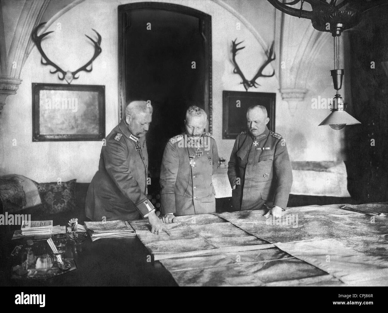Paul von Hindenburg, Wilhelm II and Erich Ludendorff at the General Headquarters, 1917 Stock Photo