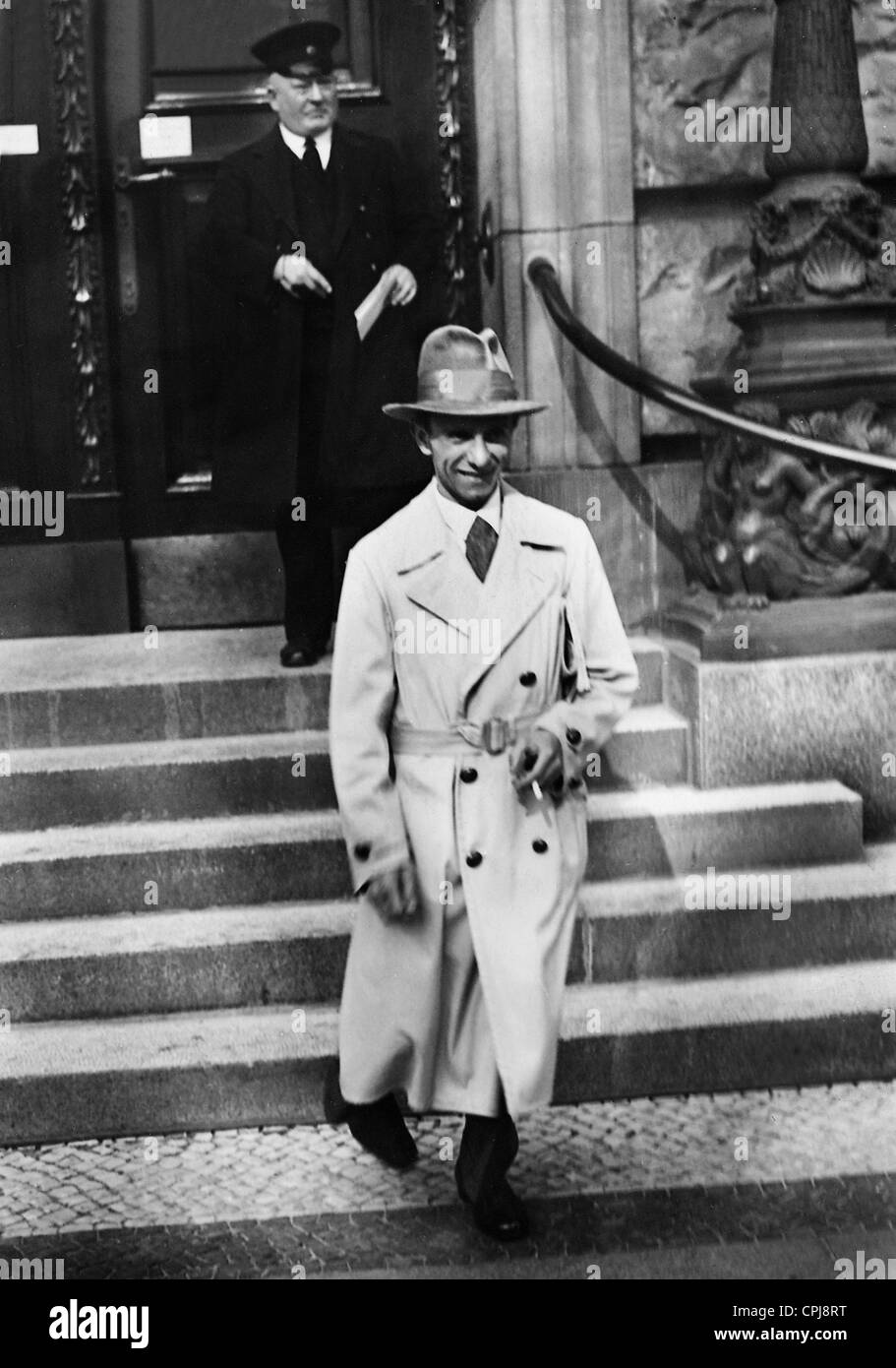 Joseph Goebbels In Front Of The Reichstag 1931 Stock Photo Alamy