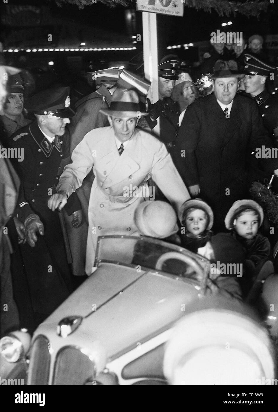 Joseph Goebbels with the daughters Hilda and Helga, 1936 Joseph Goebbels with the daughters Hilda and Helga, 1936