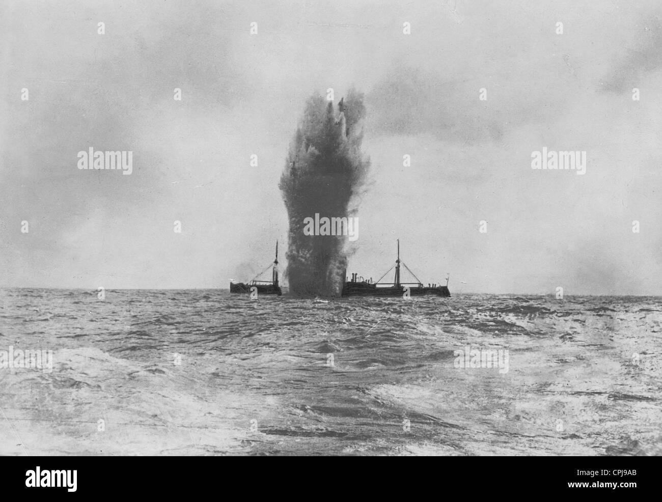 Torpedo hit on an Allied freighter in the First World War Stock Photo