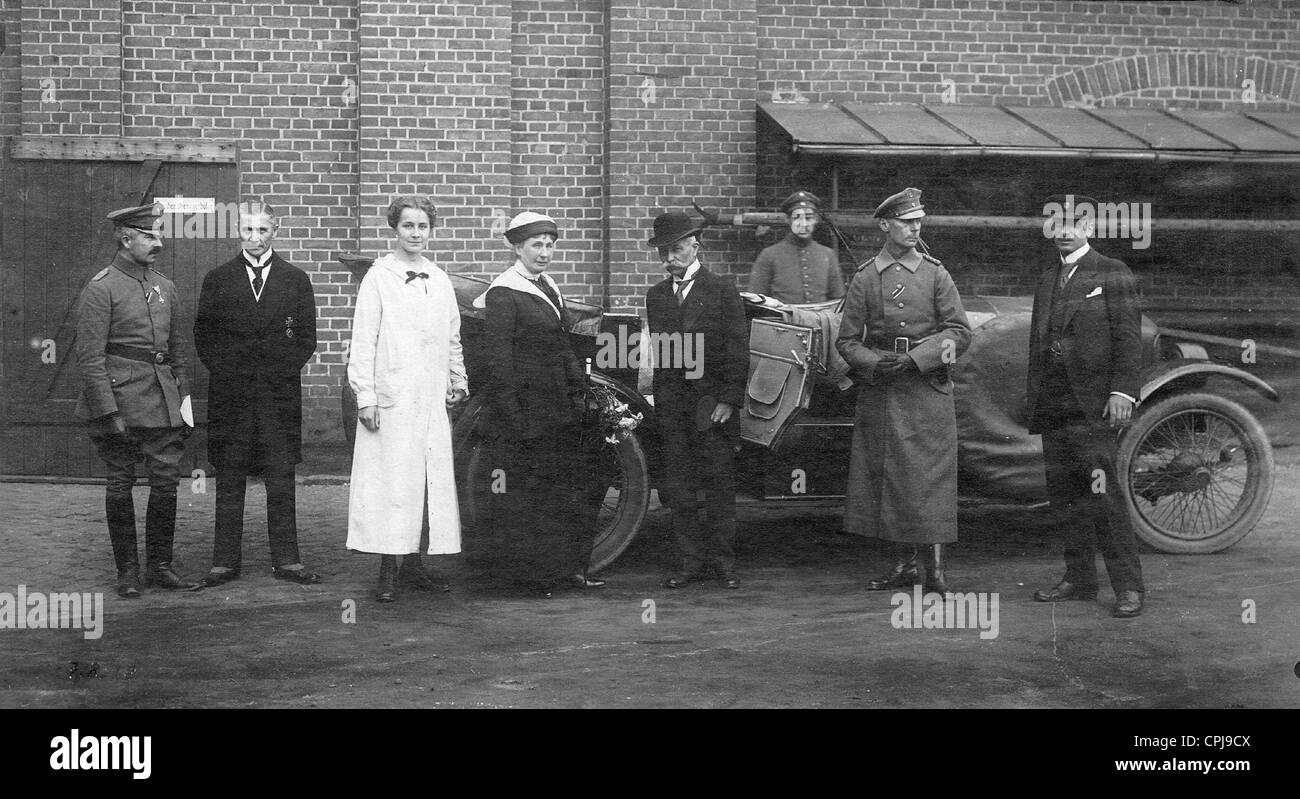 Hugo Junkers with his daughter and Prince Friedrich Leopold, 1918 Stock Photo