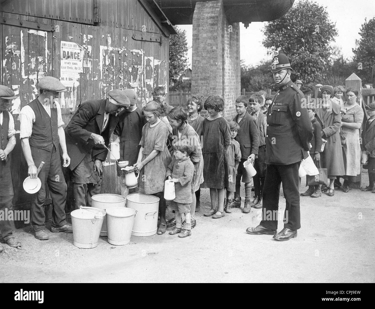 Distribution of food during the miners' strike in Great Britain, 1926 Stock Photo