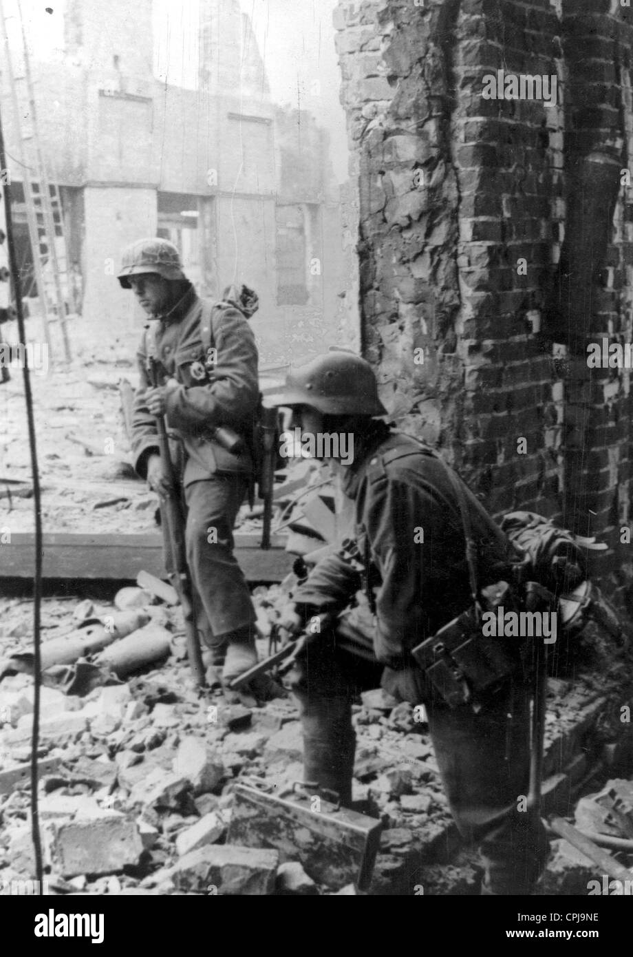 German soldiers in Stalingrad, 1942 Stock Photo