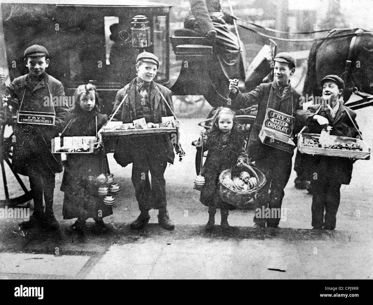 Child labour in London, 1908 Stock Photo