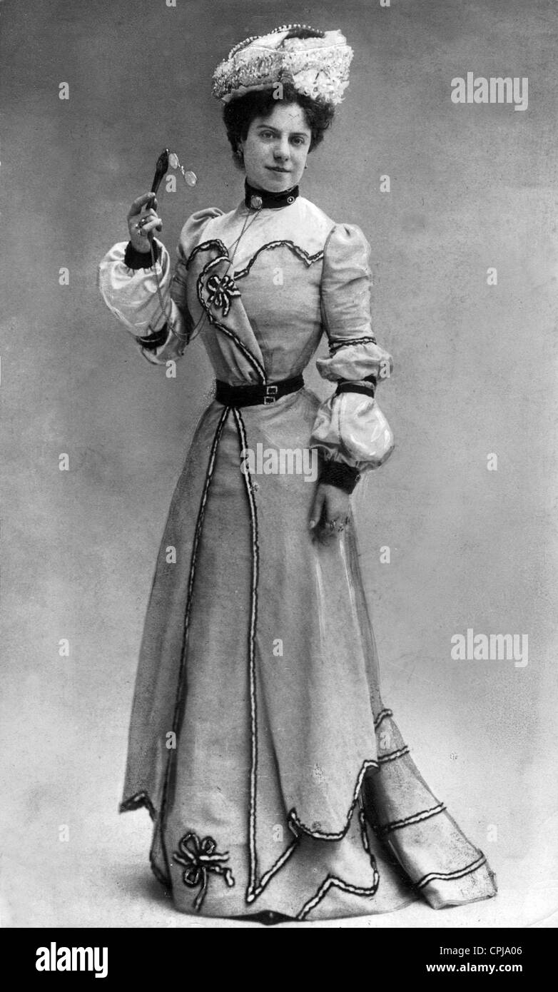 Women's fashion from the time around 1902
