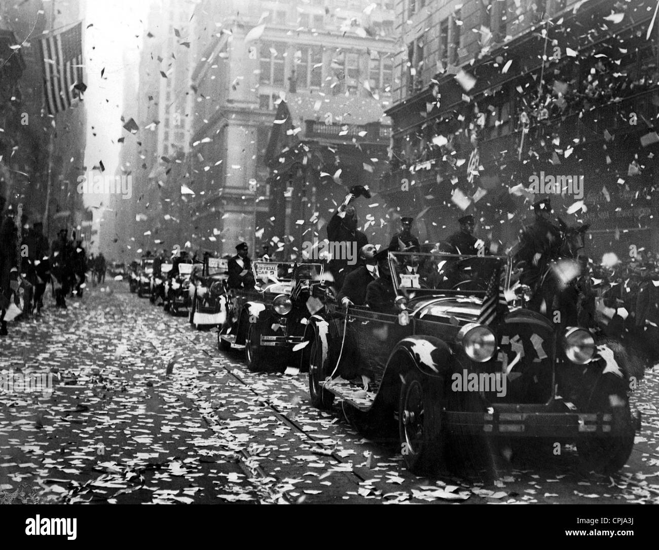 Confetti parade for the crew members of LZ 127 'Graf Zeppelin' in New