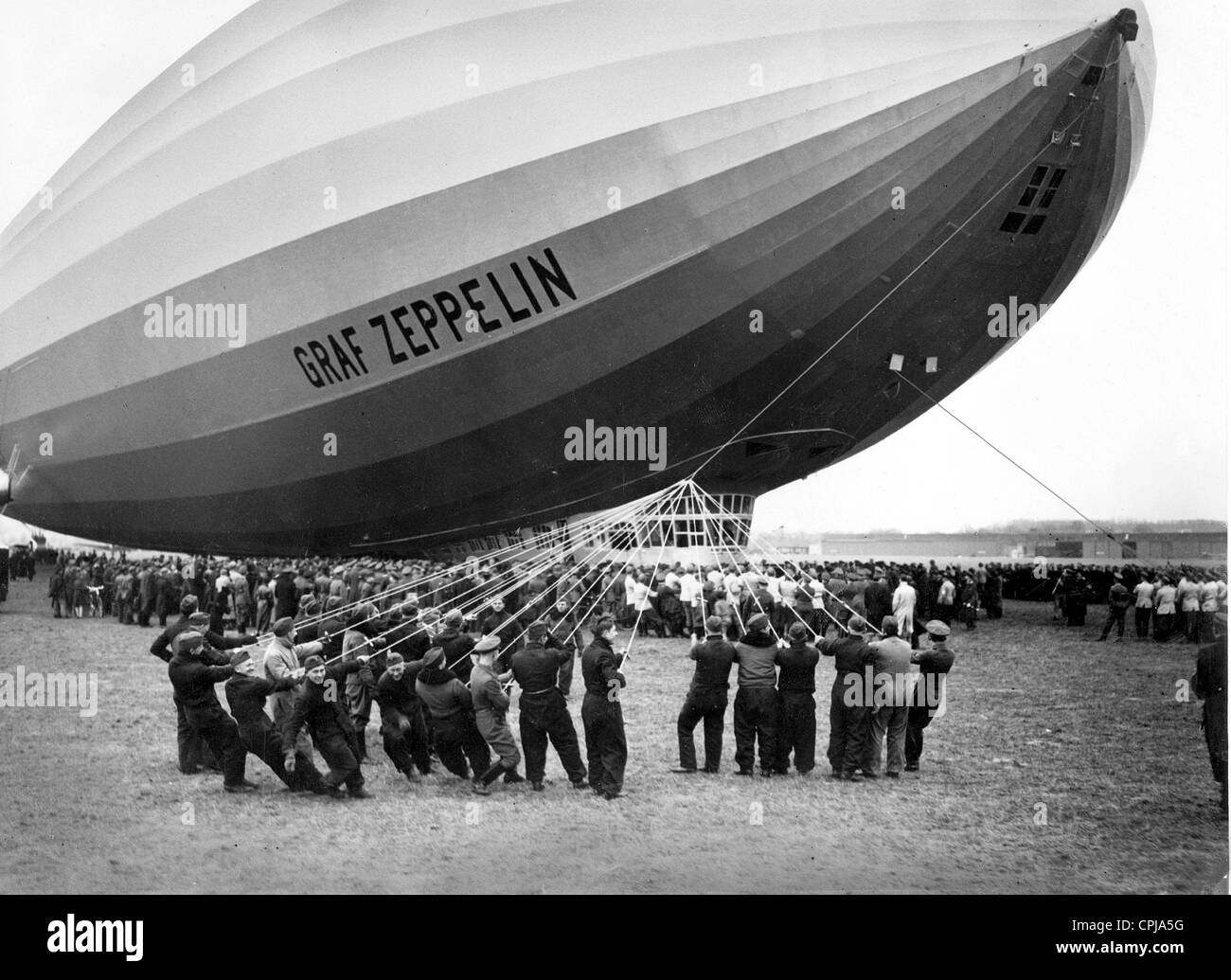 The airship 'Graf Zeppelin' lands in Berlin / Staaken, 1935 Stock Photo