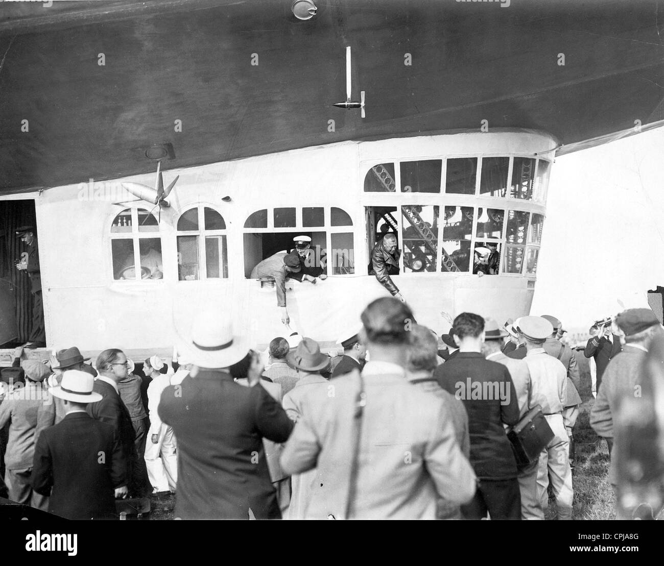 Arrival of the LZ 127 'Graf Zeppelin' in Lakehurst during the world trip, 1929 Stock Photo