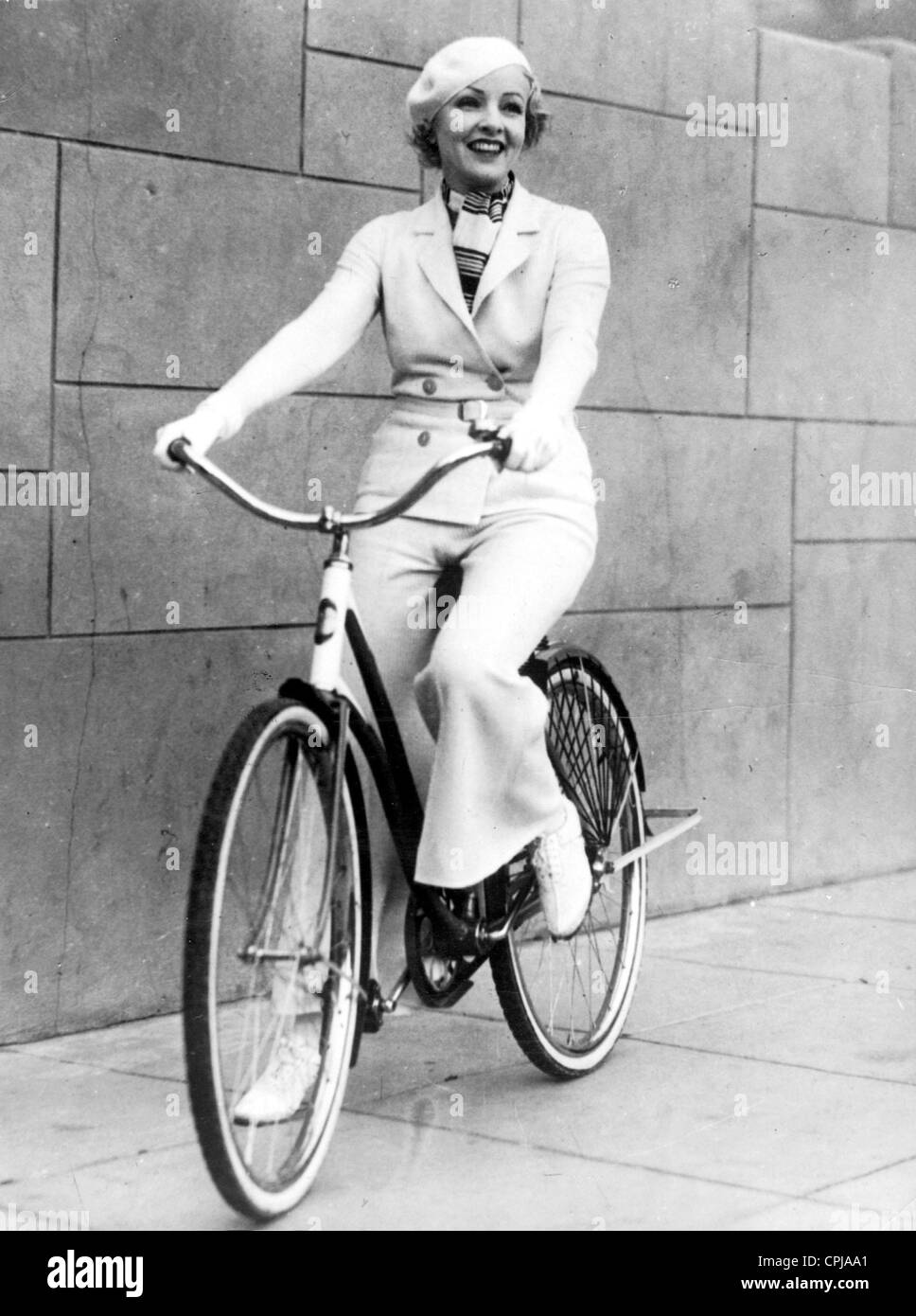 Modern cycling costume for women, 1933 Stock Photo