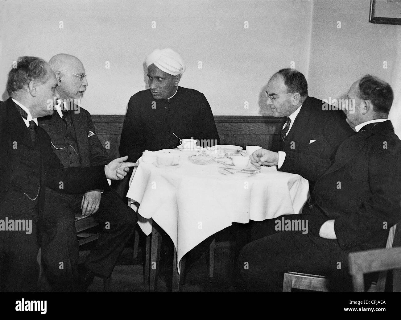 Arnold Sommerfeld, L. Scherman, Chandrasekhara Venkata Raman, Walter Straub and Hans Fischer, 1931 Stock Photo