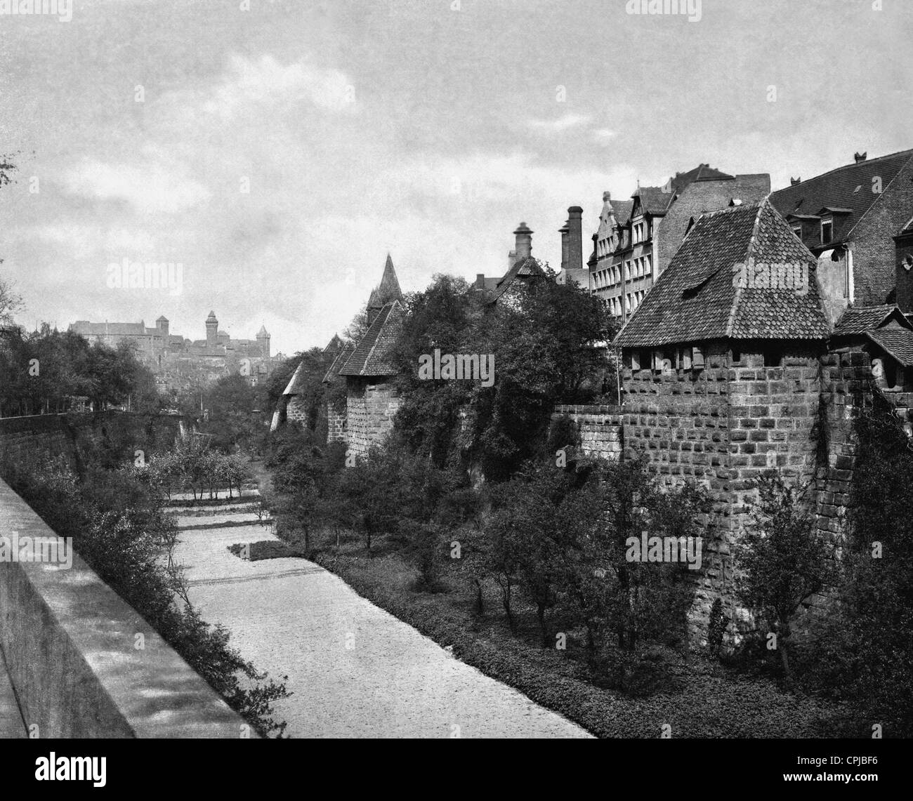Buildings in city arts Black and White Stock Photos & Images - Alamy