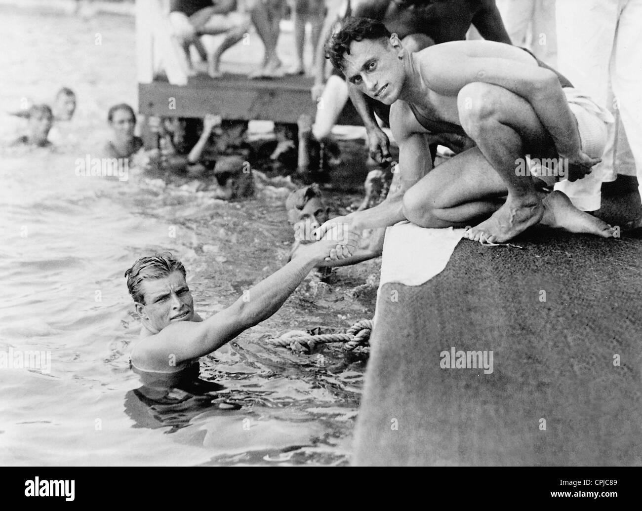 Buster Crabbe, director of water sports at the Concord Hotel, Kiamesha  Lake, New York, 1956 Stock Photo - Alamy