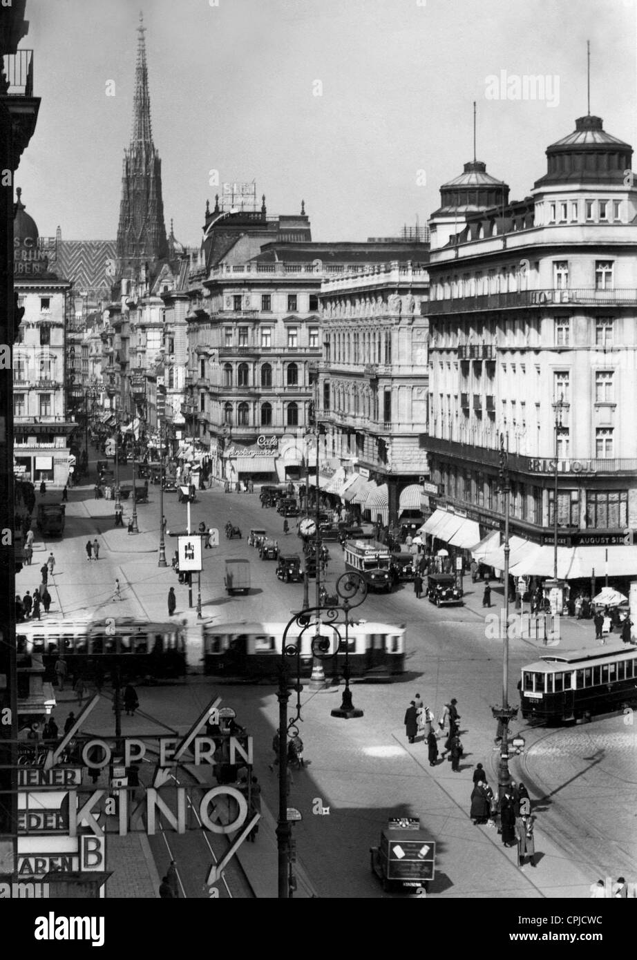 Kaerntner Strasse in Vienna, 1936 Stock Photo