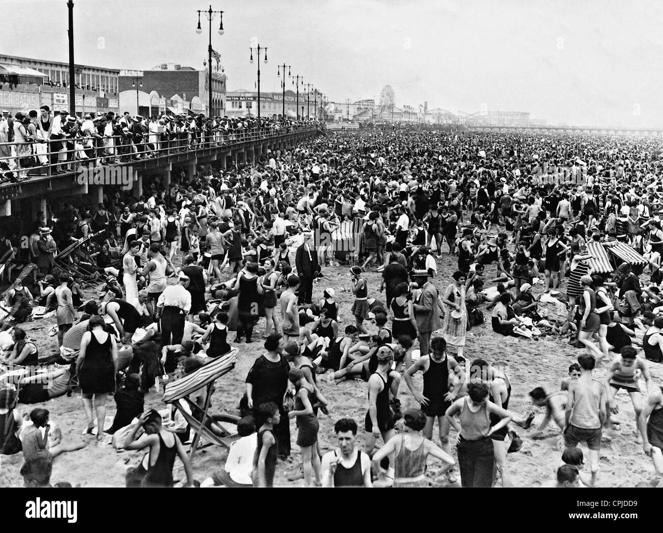 Beach in Coney Island, 1926 Stock Photo Alamy