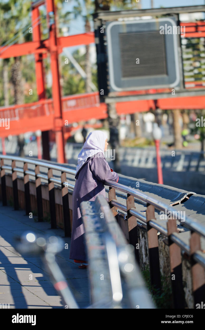Hijab wearing muslim woman hi-res stock photography and images - Alamy