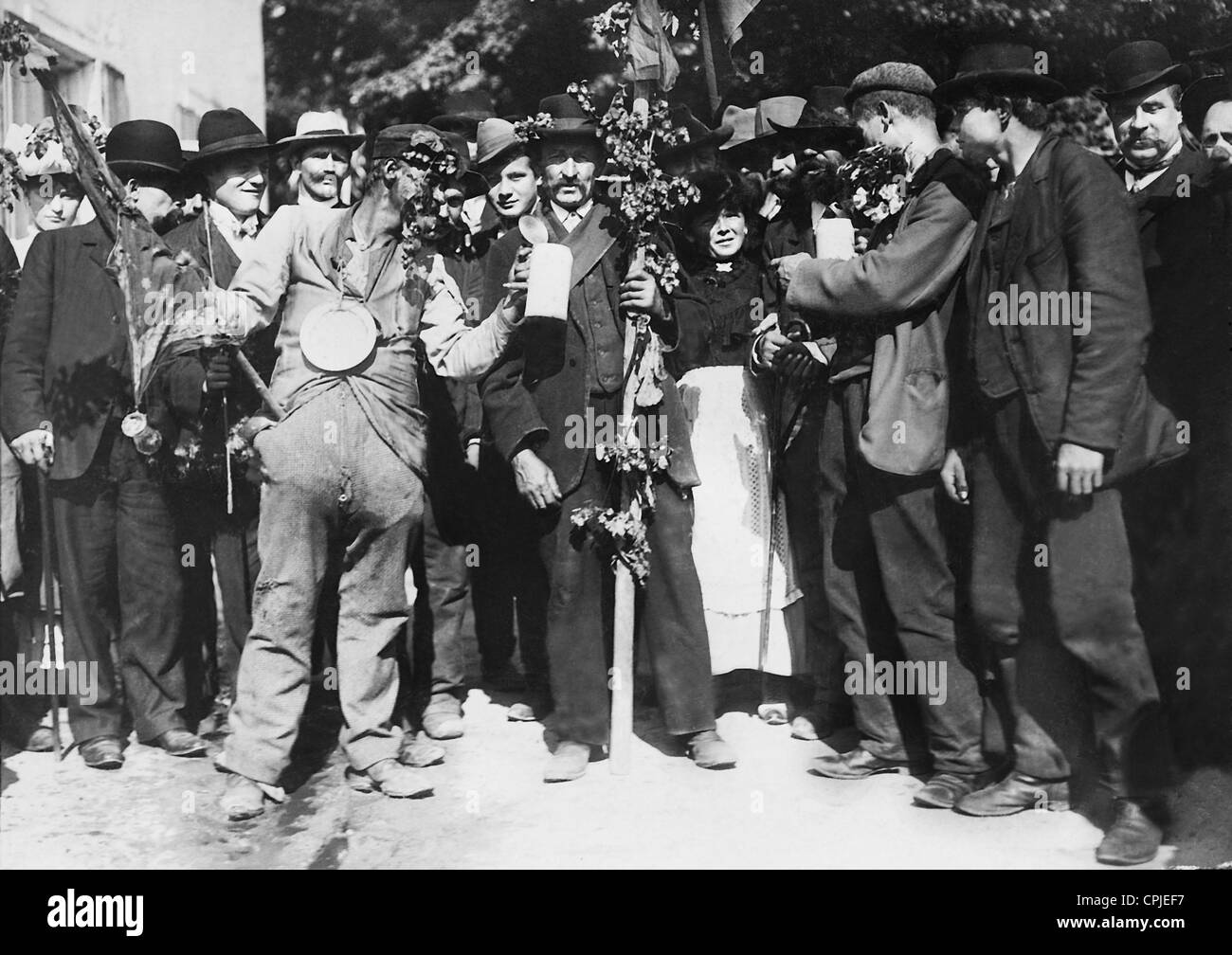 Hop cultivation in Bavaria, 1907 Stock Photo