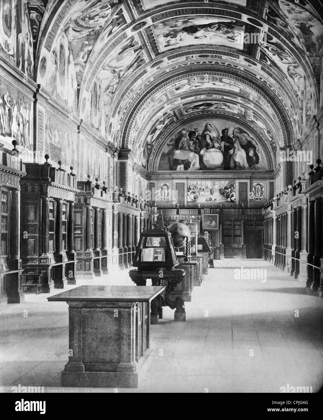 Library in the monastery of El Escorial, 1909 Stock Photo