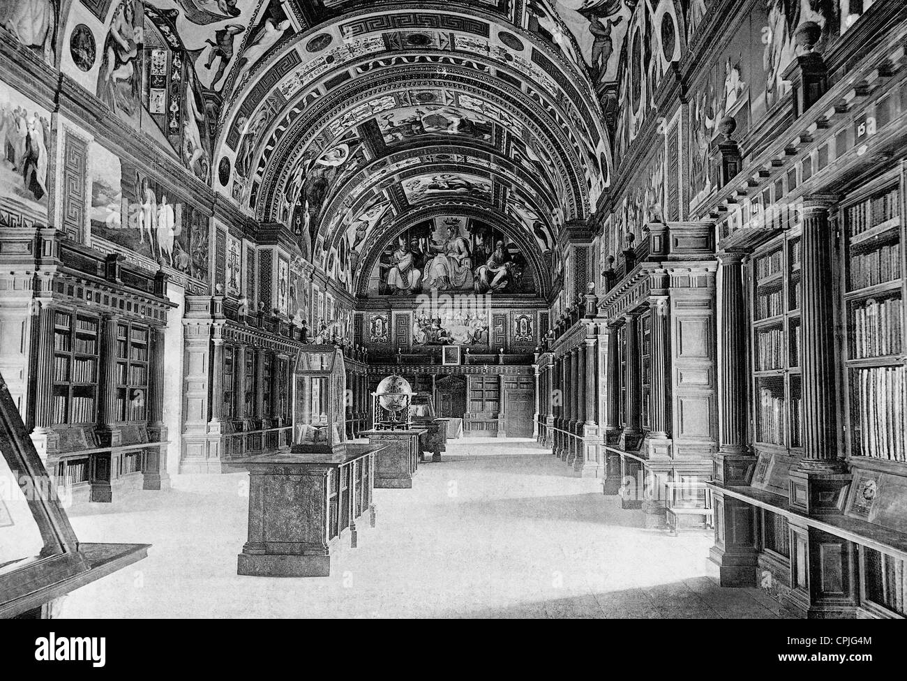 Library in the monastery of El Escorial, 1902 Stock Photo