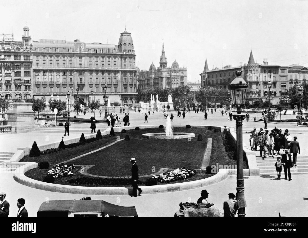 Plaza de Catalunya in Barcelona, 1931 Stock Photo Alamy
