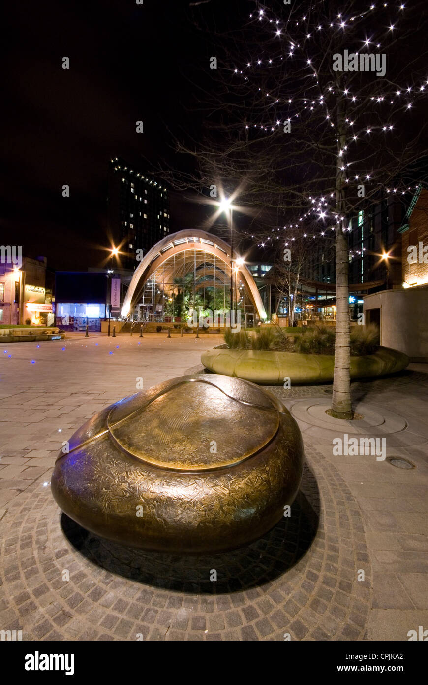 Tudor Square in Sheffield City Centre featuring the Graves Art Gallery & Library and the Sheffield Winter Garden. Stock Photo